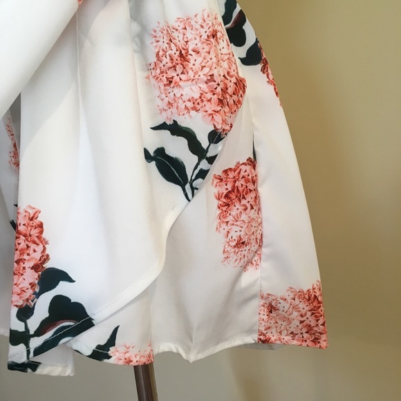 💥 CLEARANCE Long Sleeve Floral Surplice Romper - Picture 4 of 7